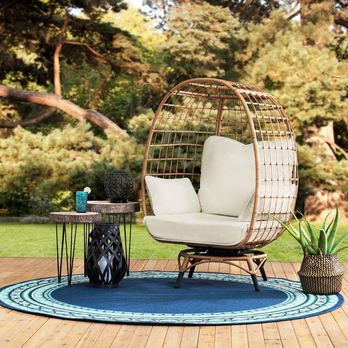 Sunjoy Wicker Swivel Egg Cuddle Chair with Legs and Cushion